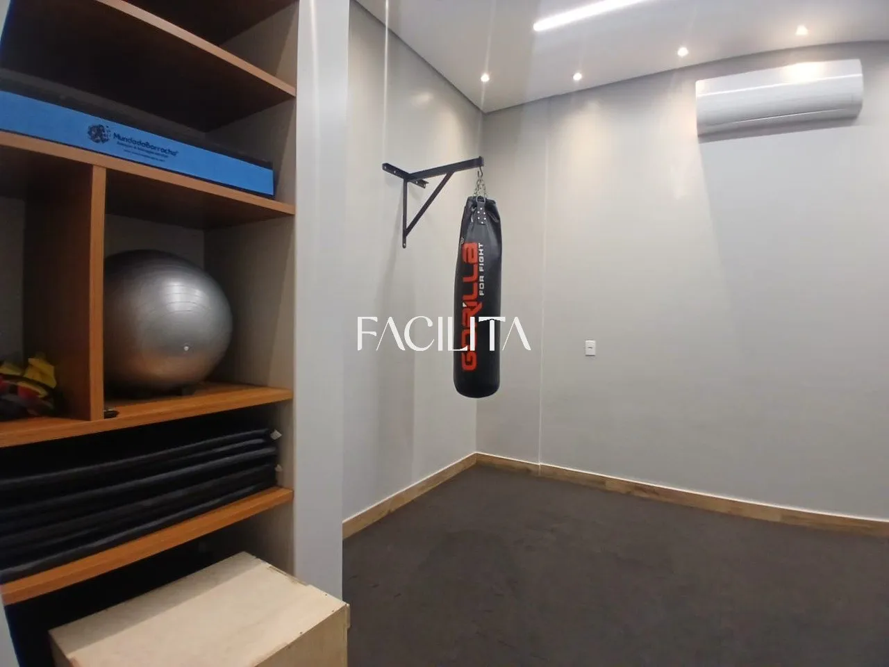 Apartamento de 3 dormitorios con baño en suite y balcón — photo 31