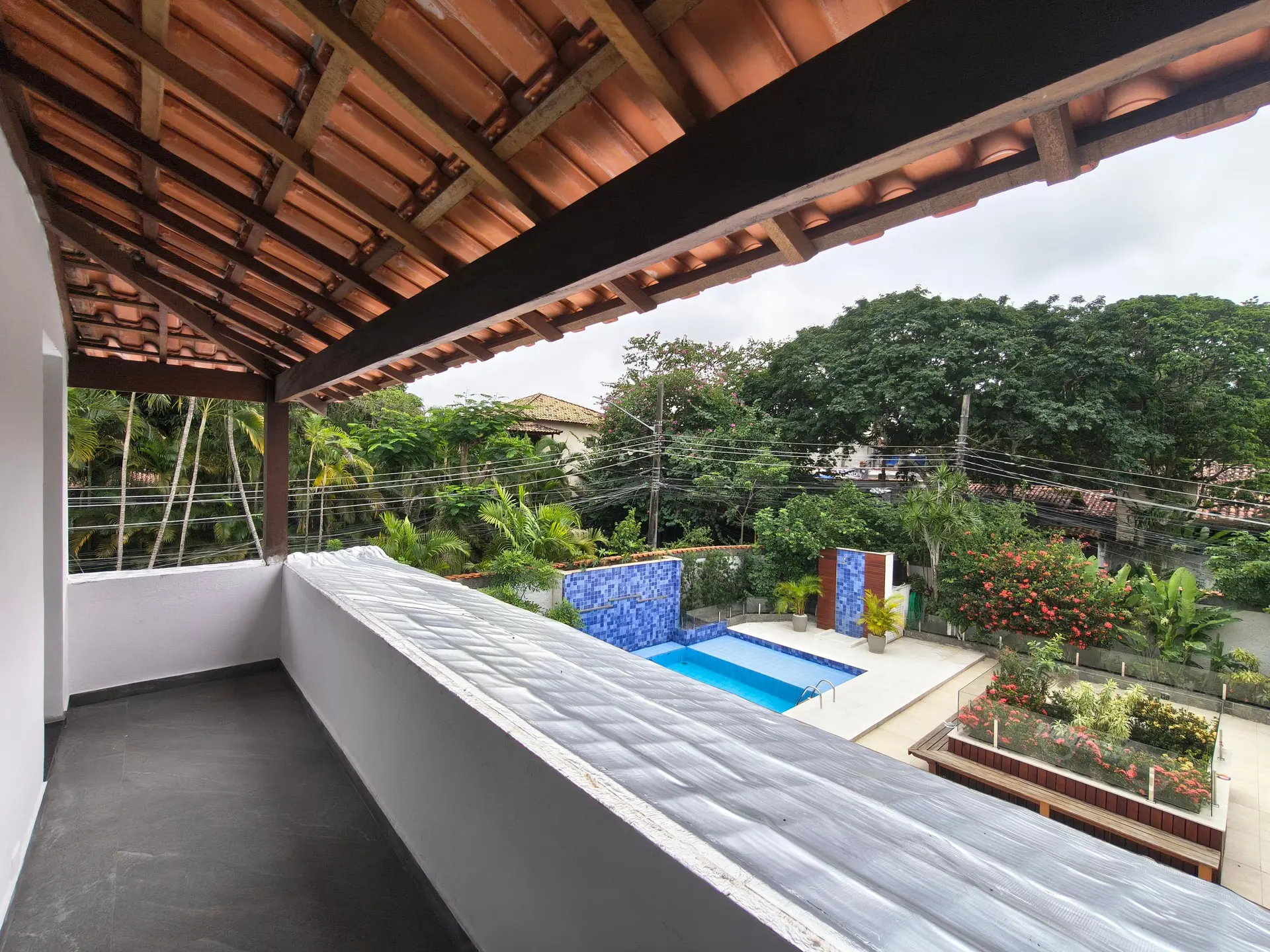 House with 3 bedrooms and an enclosed balcony — photo 51