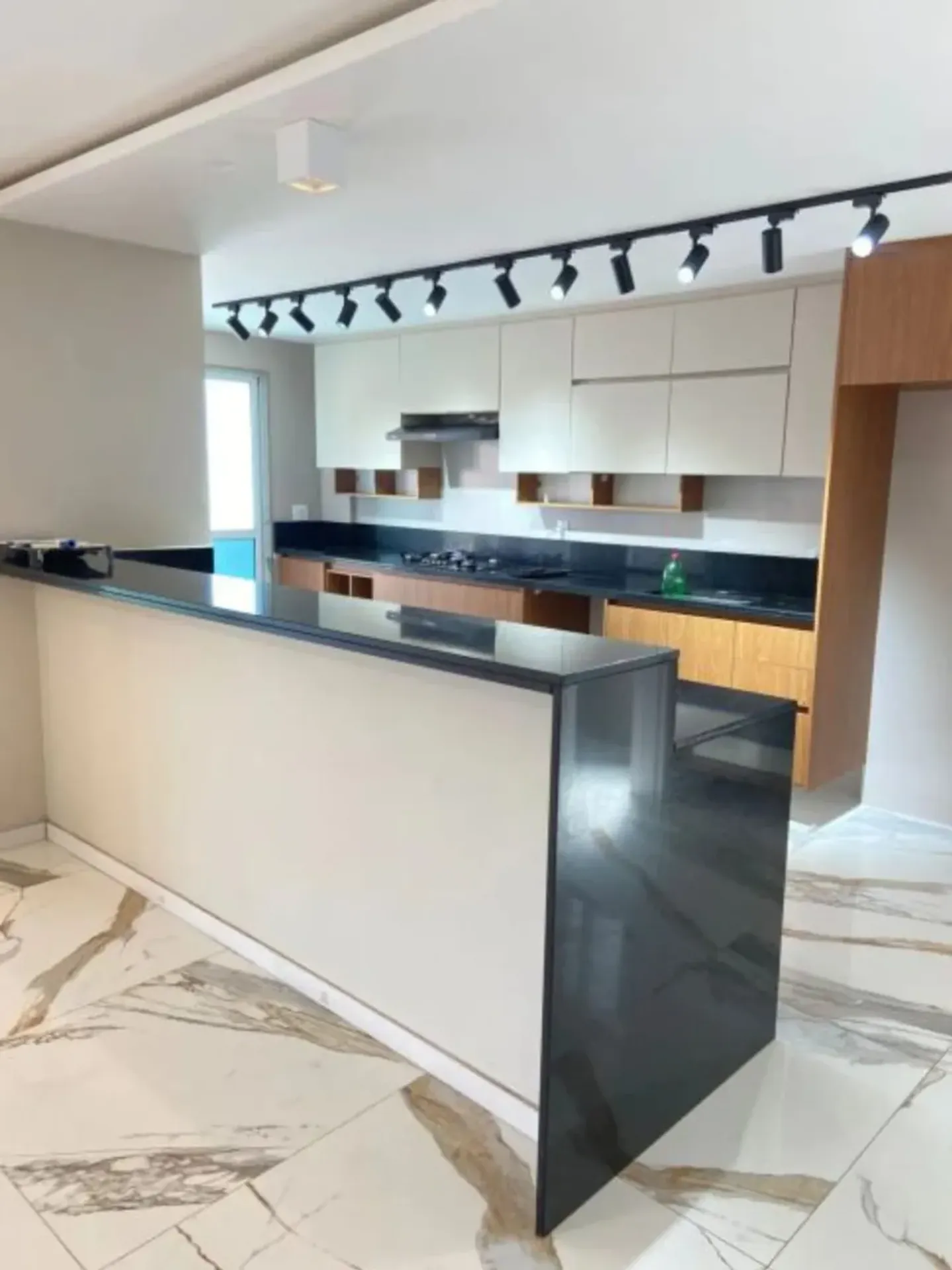 Duplex com 4 quartos, cozinha aberta a gás e 340 m² — photo 8