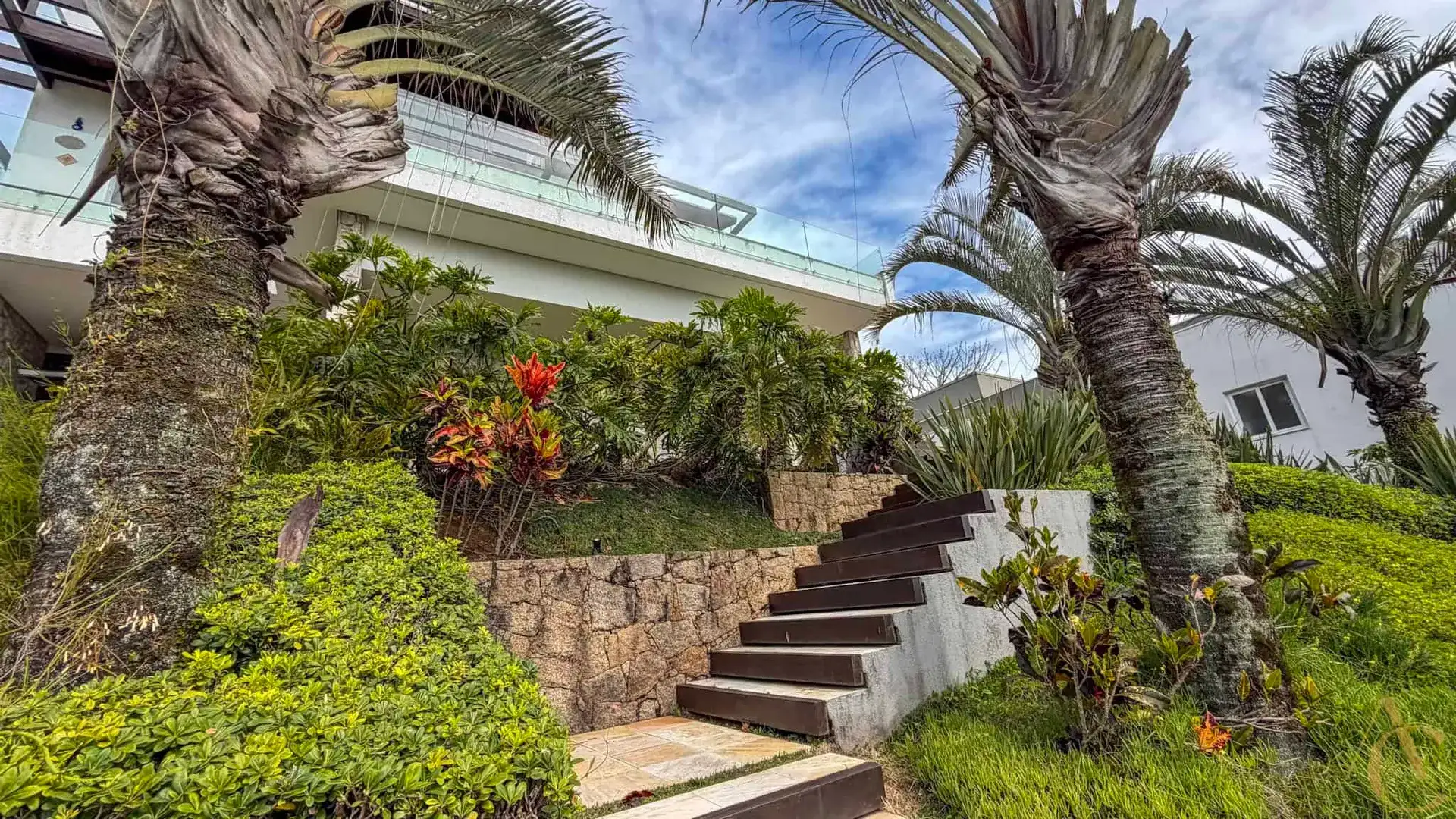 Furnished house, 689 m², with a grill on the balcony — photo 91