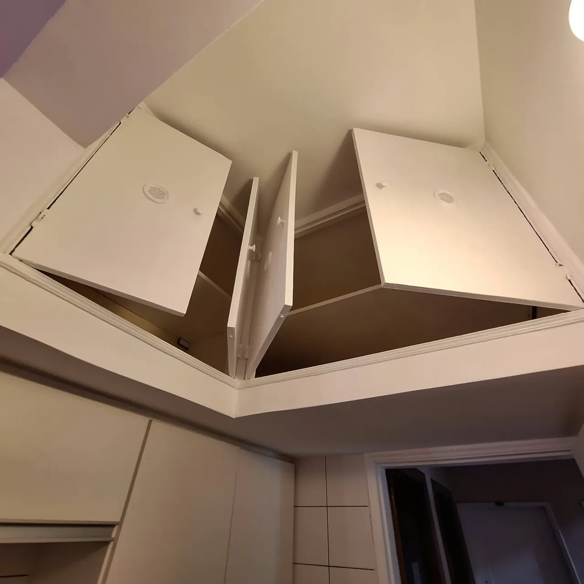Apartment on the 6th floor with wood or laminate floors — photo 12