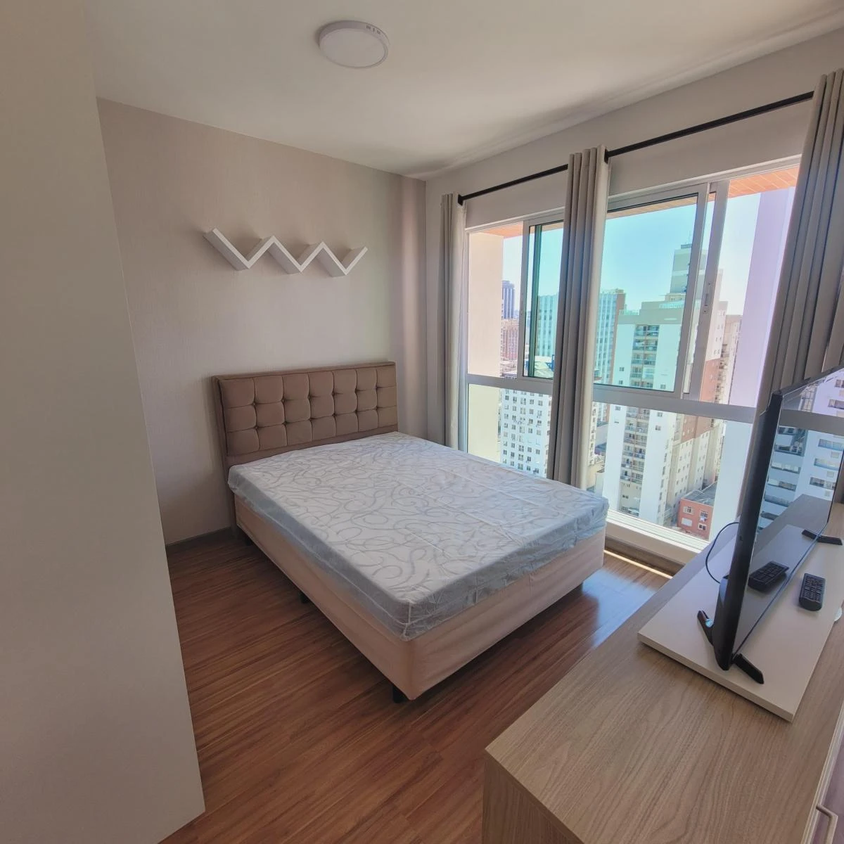 Furnished studio in a building with a gym — photo 10
