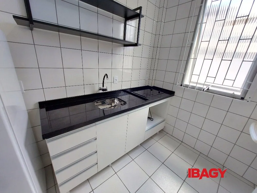 Furnished studio 20 m² with a compact kitchenette — photo 3