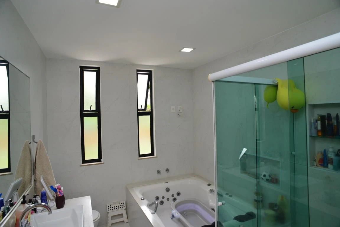 260 m² house with floor-to-ceiling windows and a jacuzzi — photo 58
