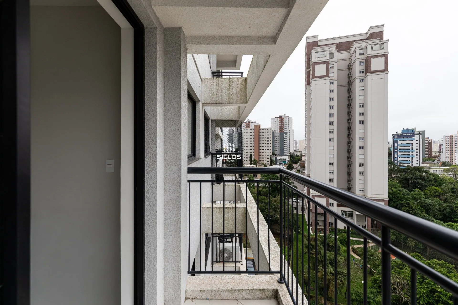 One-bedroom apartment with a washing machine in Curitiba — photo 3