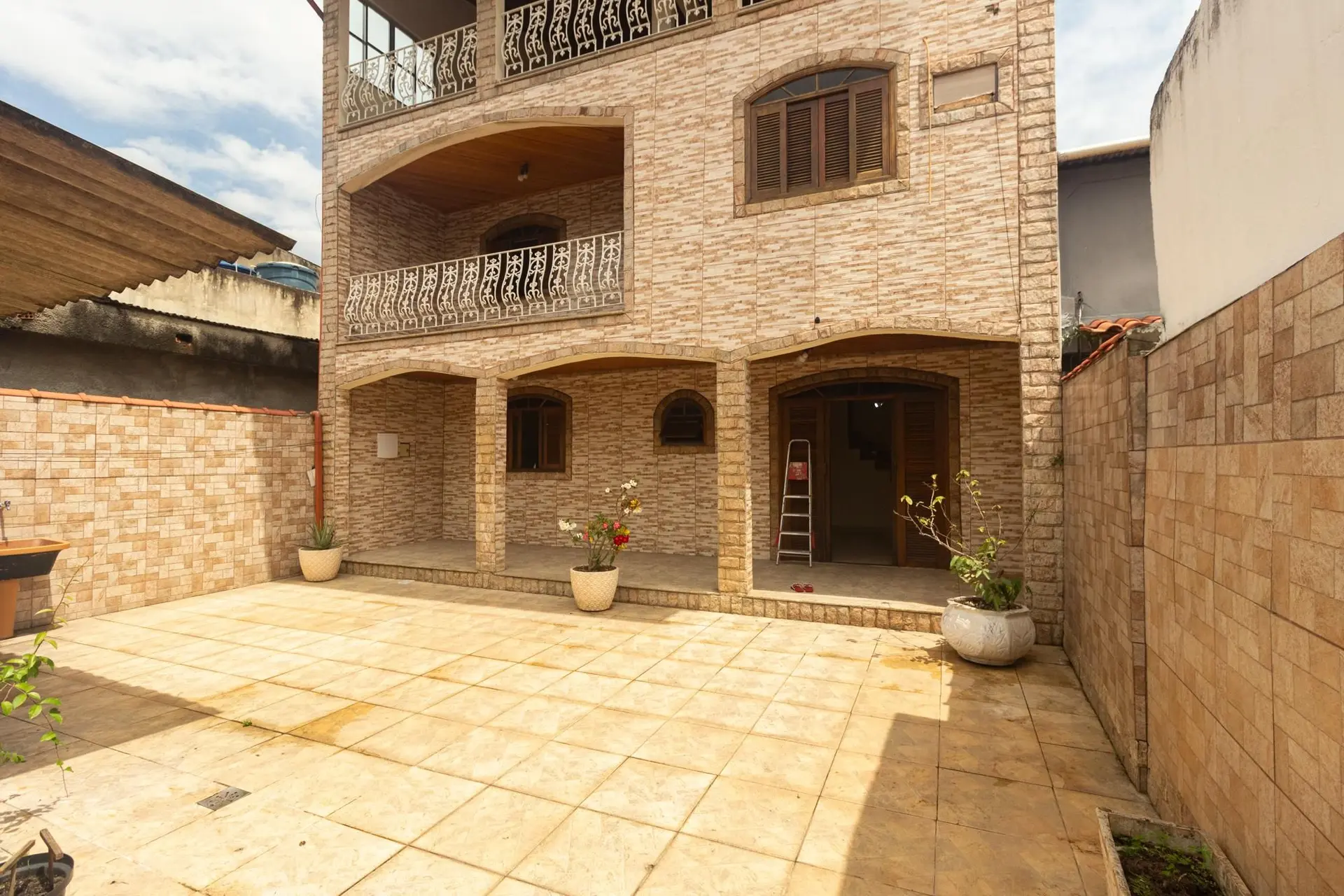 250 m² house with a garden and a mountain view — photo 16