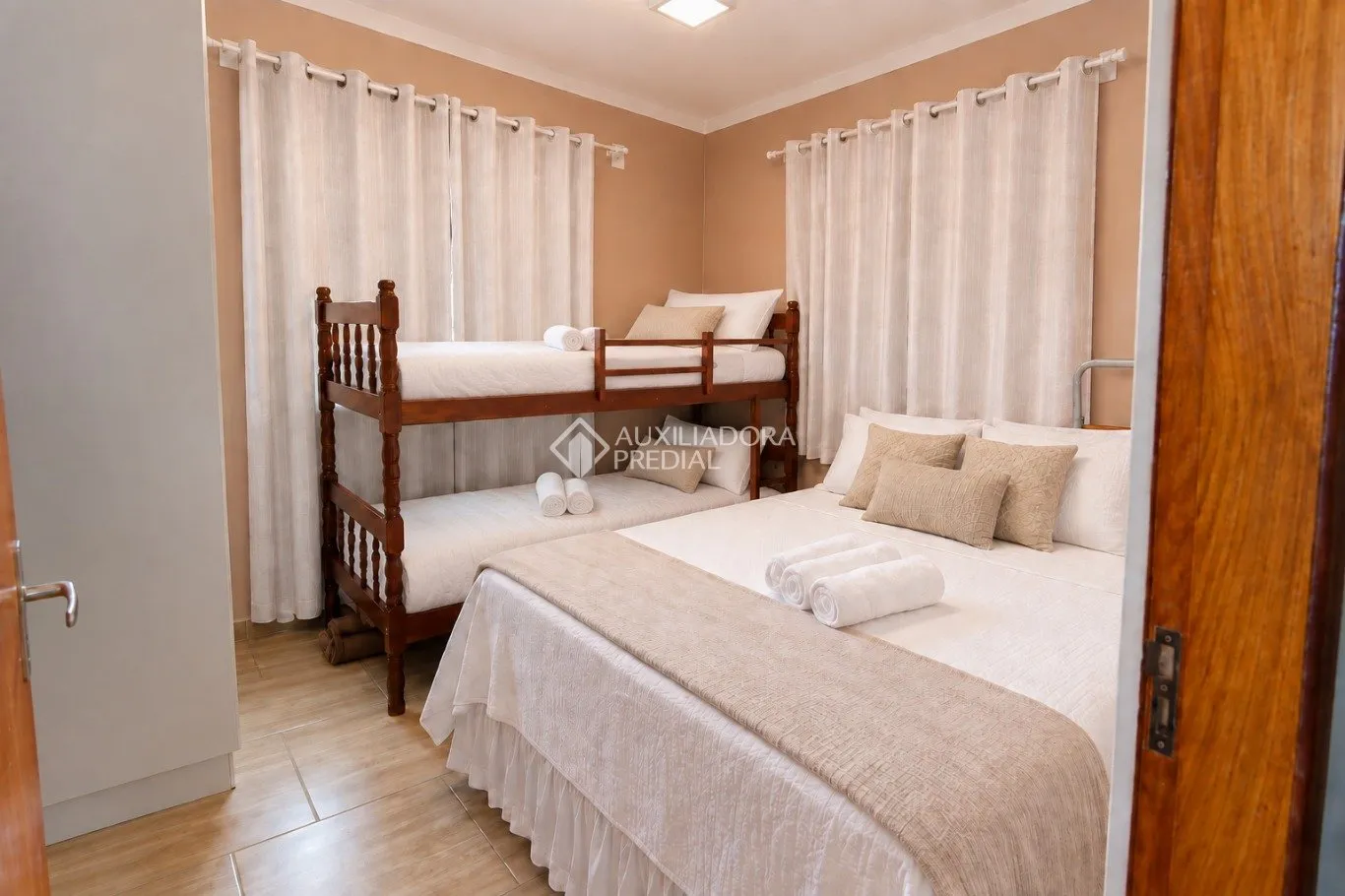3-bedroom house, 1 with its own bathroom, 230 m² — photo 3