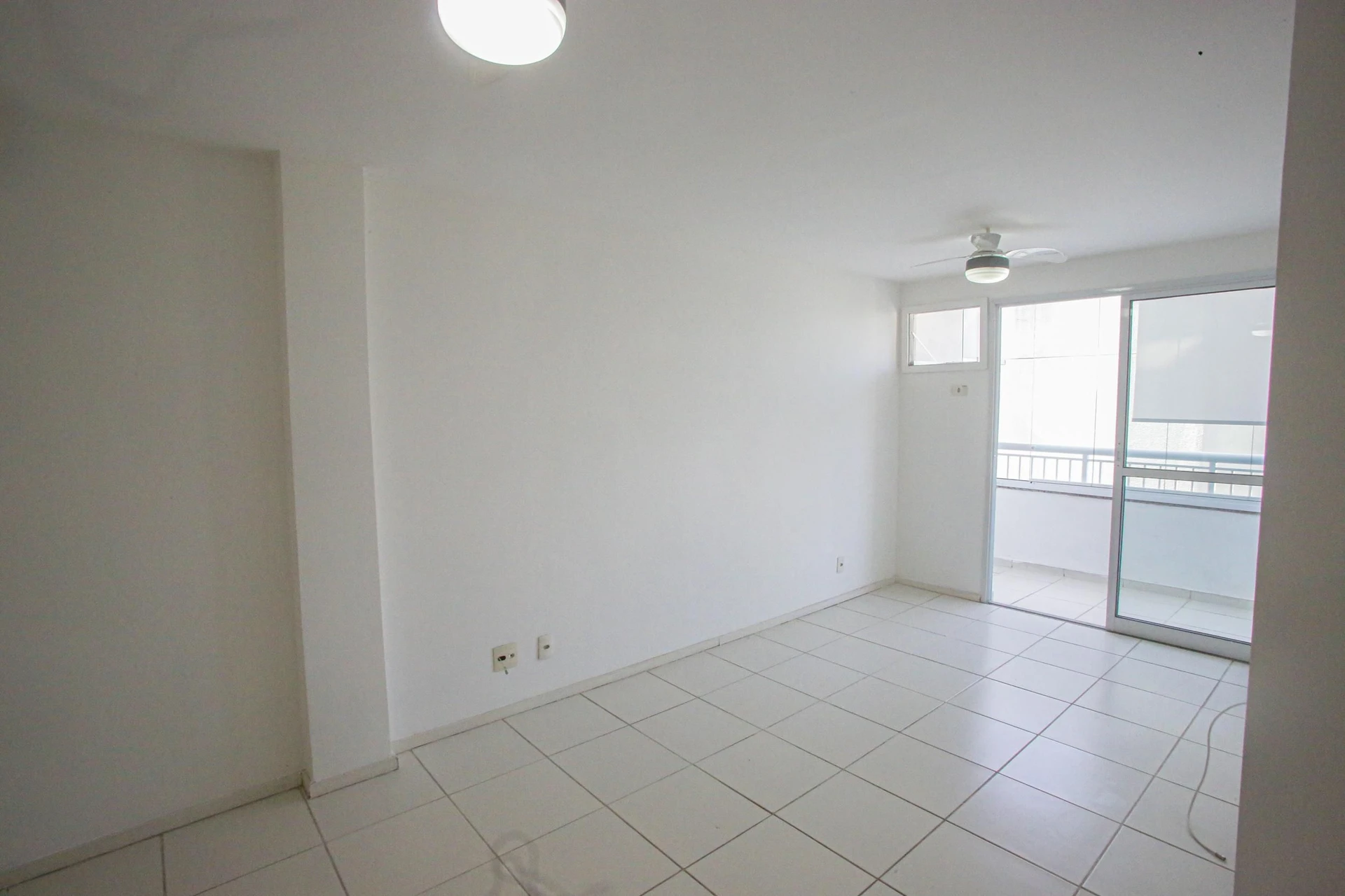 Glass-enclosed balcony in a 3-bedroom apartment, 131 m² — photo 11