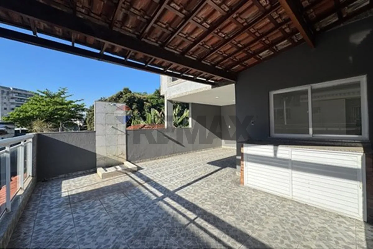 Balcony with a grill in a 3-bedroom house, 104 m² — photo 19