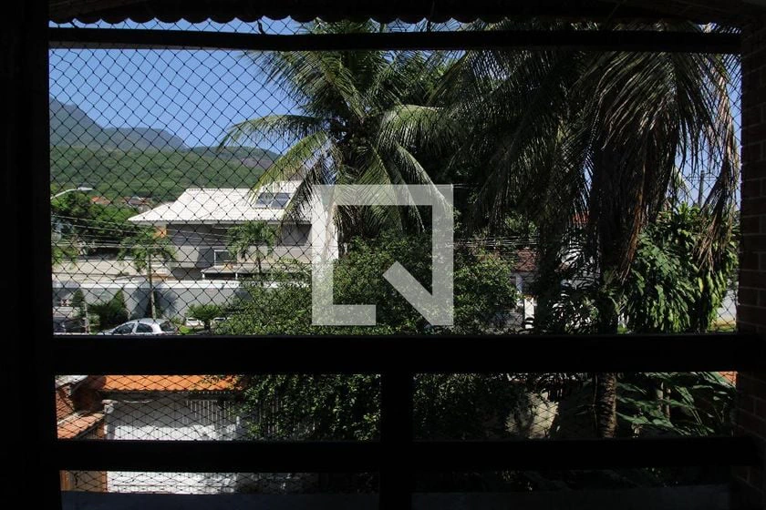 4-bedroom house with a mountain view in Rio de Janeiro — photo 9