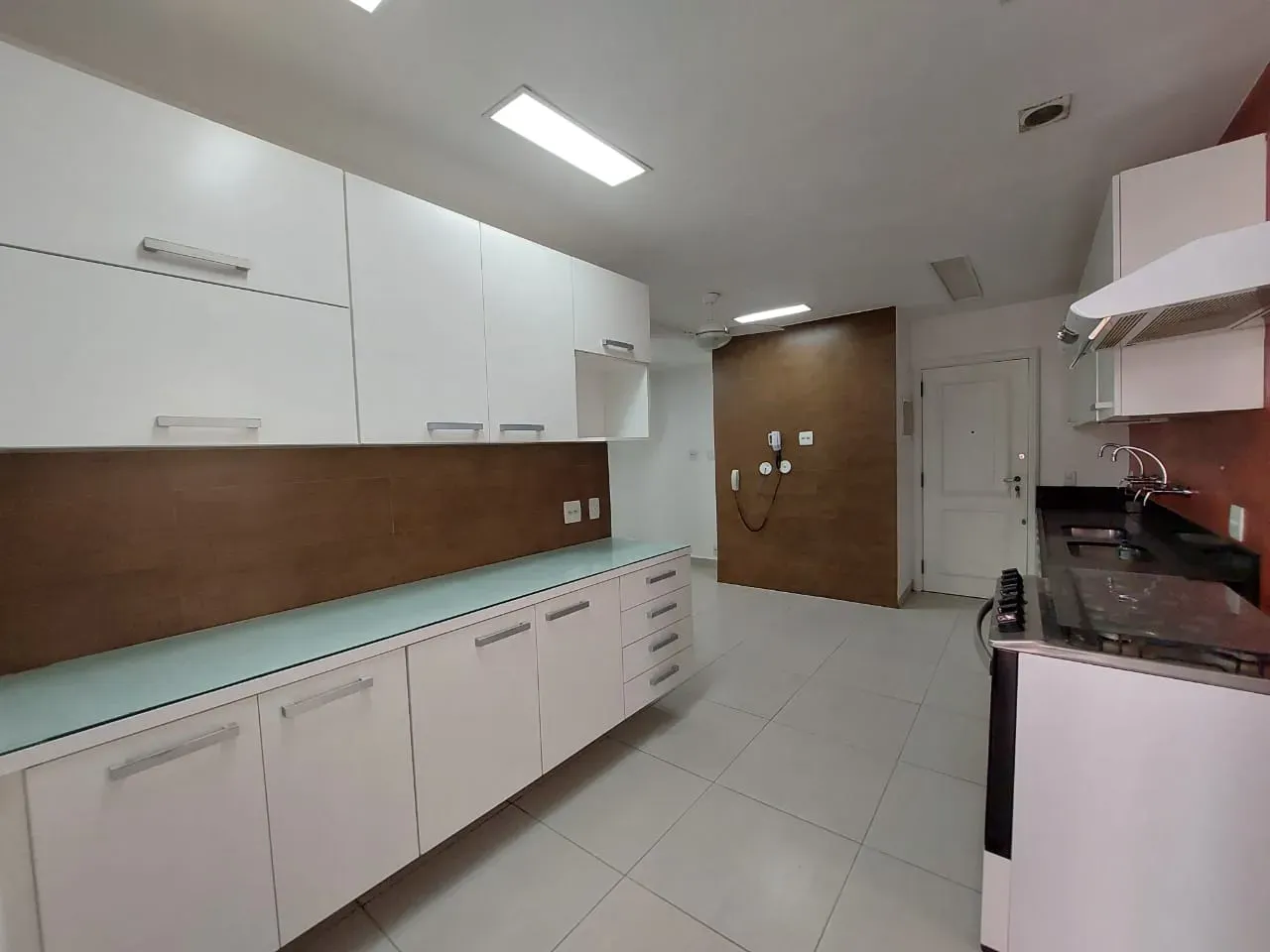 Apartamento com 4 quartos e 5 banheiros, com ar-condicionado — photo 38