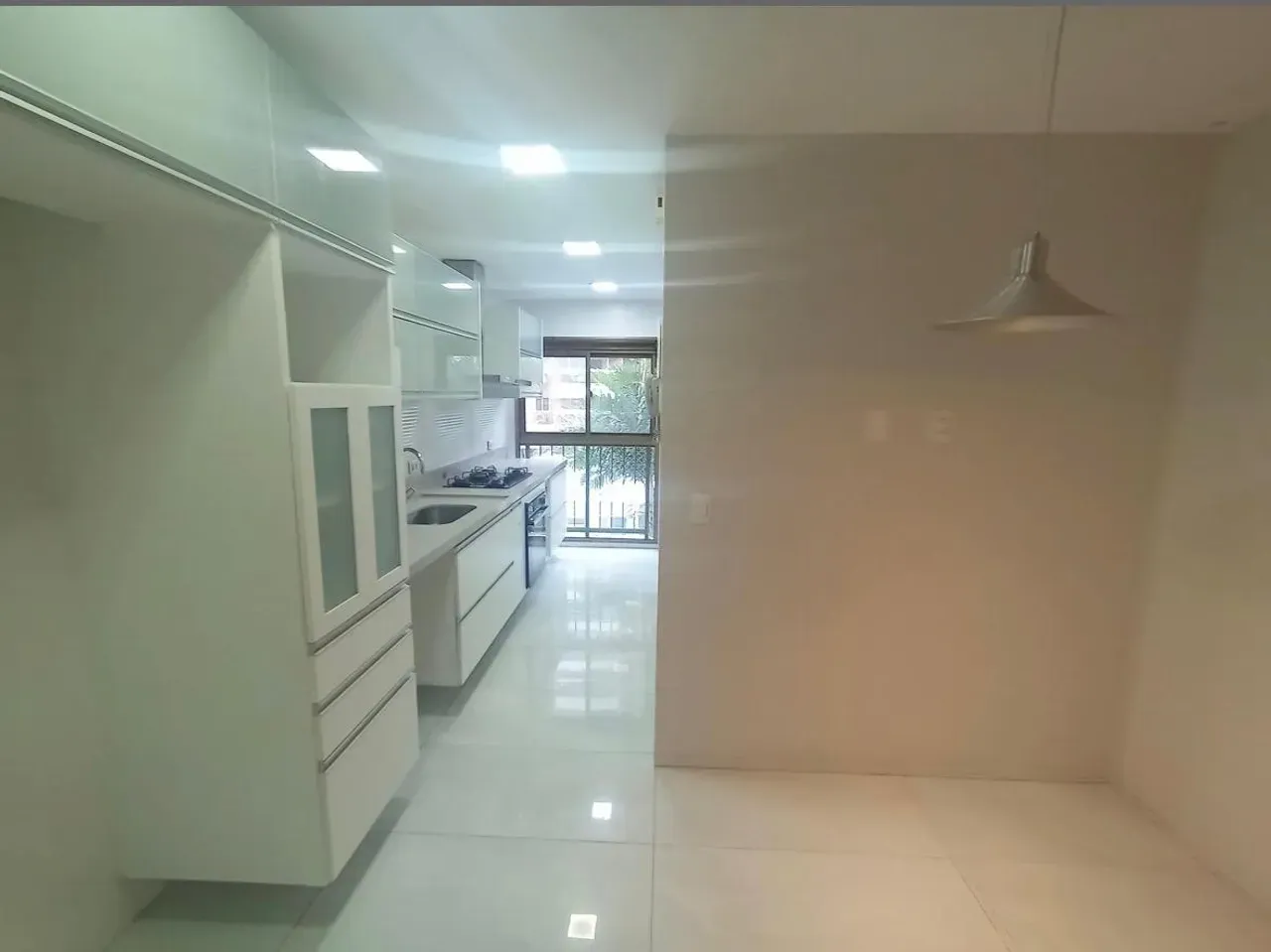 3-bedroom apartment with a grill on the balcony — photo 21