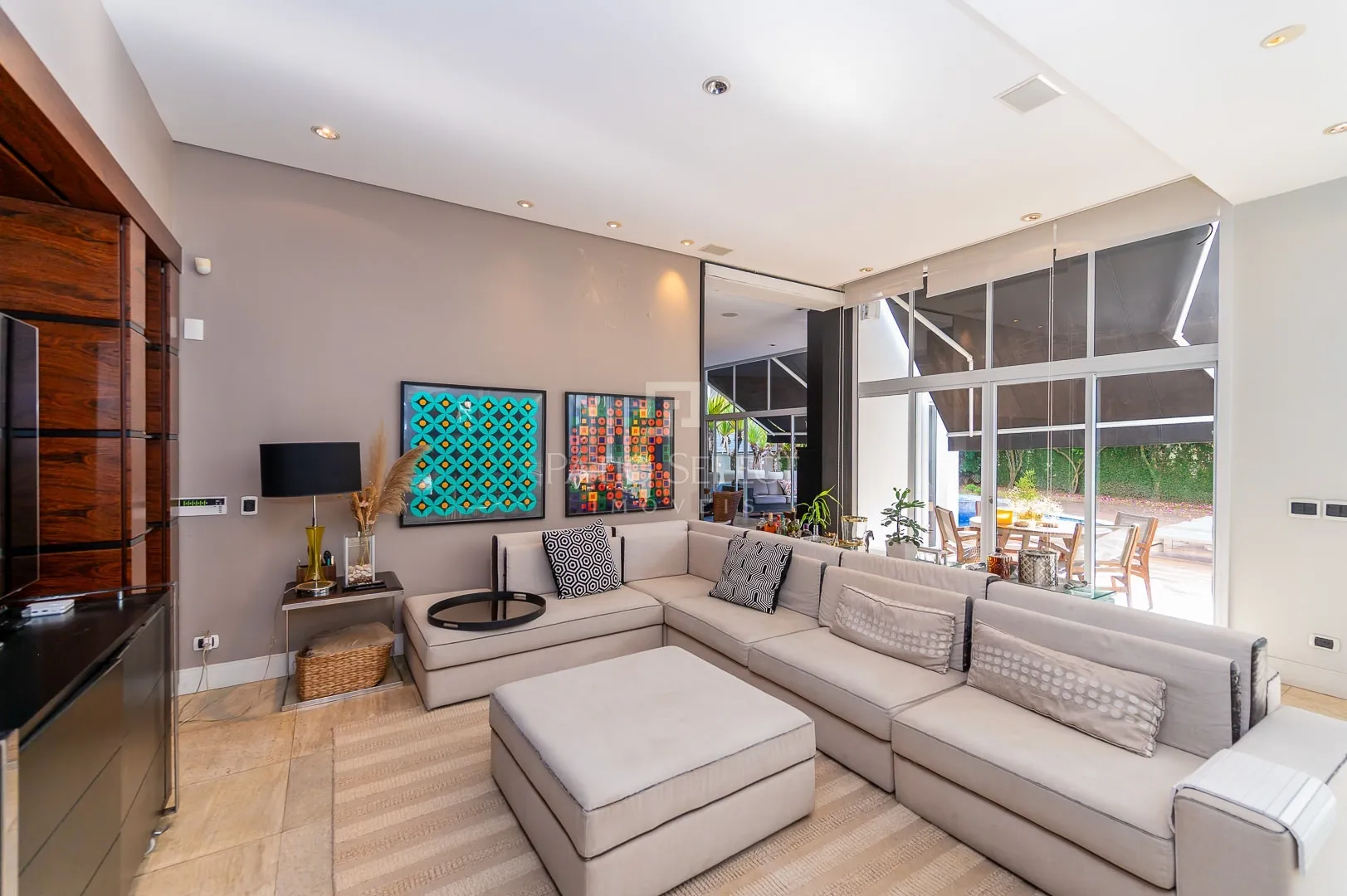 Floor-to-ceiling windows in a 6-bedroom house, 763 m² — photo 28