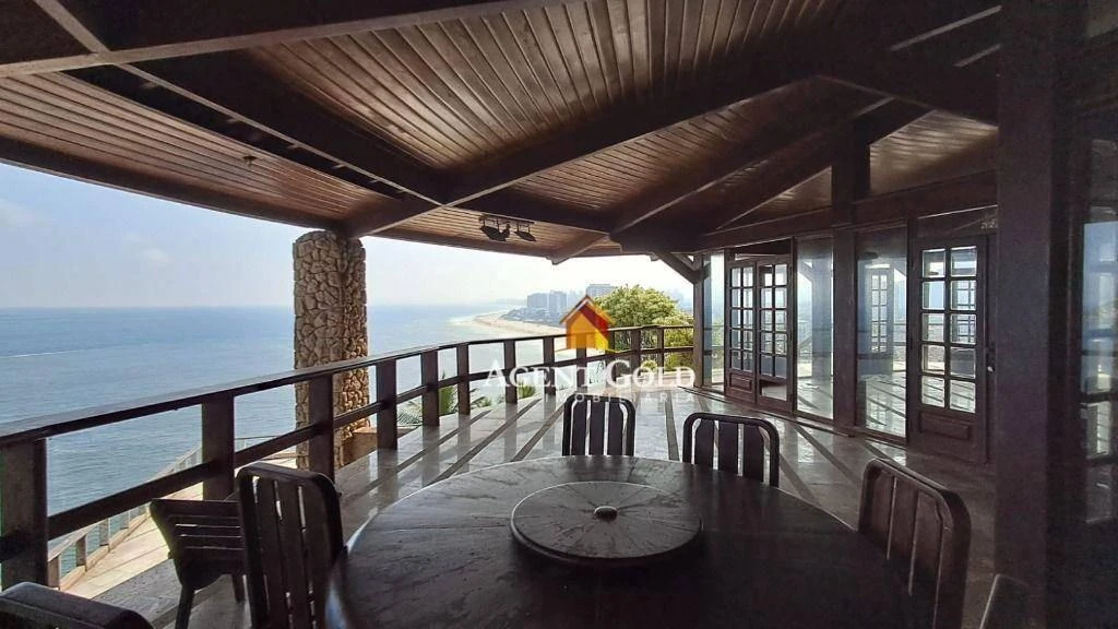 Rental house 700 m² with 5 en-suite bedrooms and 11 baths