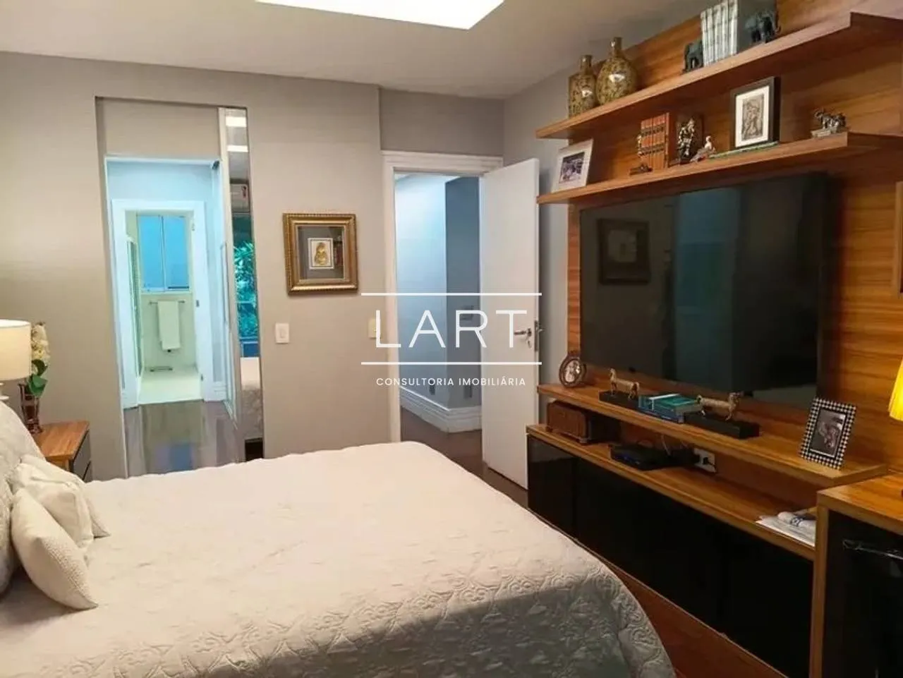 Furnished apartment, 250 m², with floor-to-ceiling windows — photo 5
