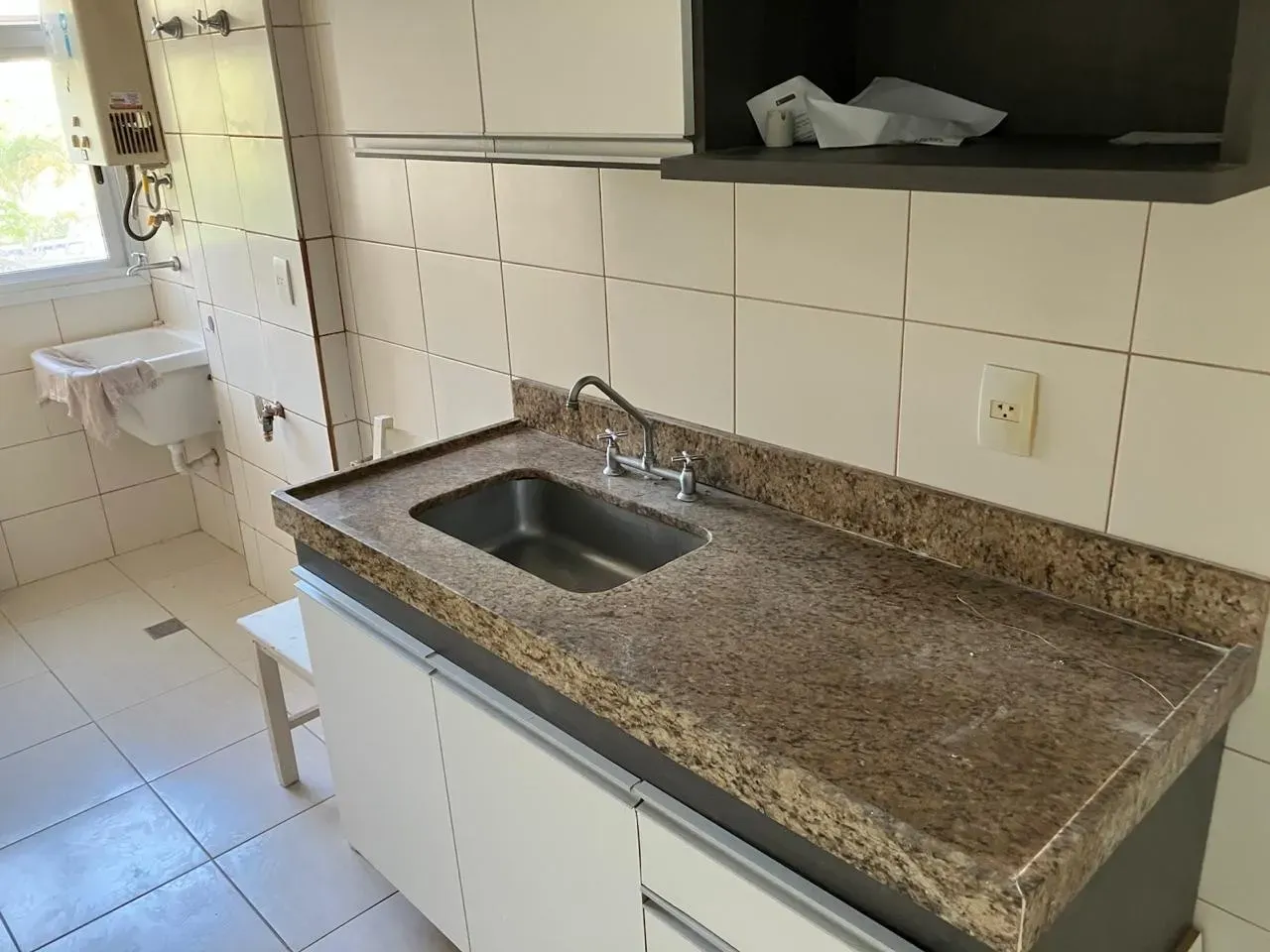 Apartamento com 2 quartos e cozinha separada com fogão — photo 24