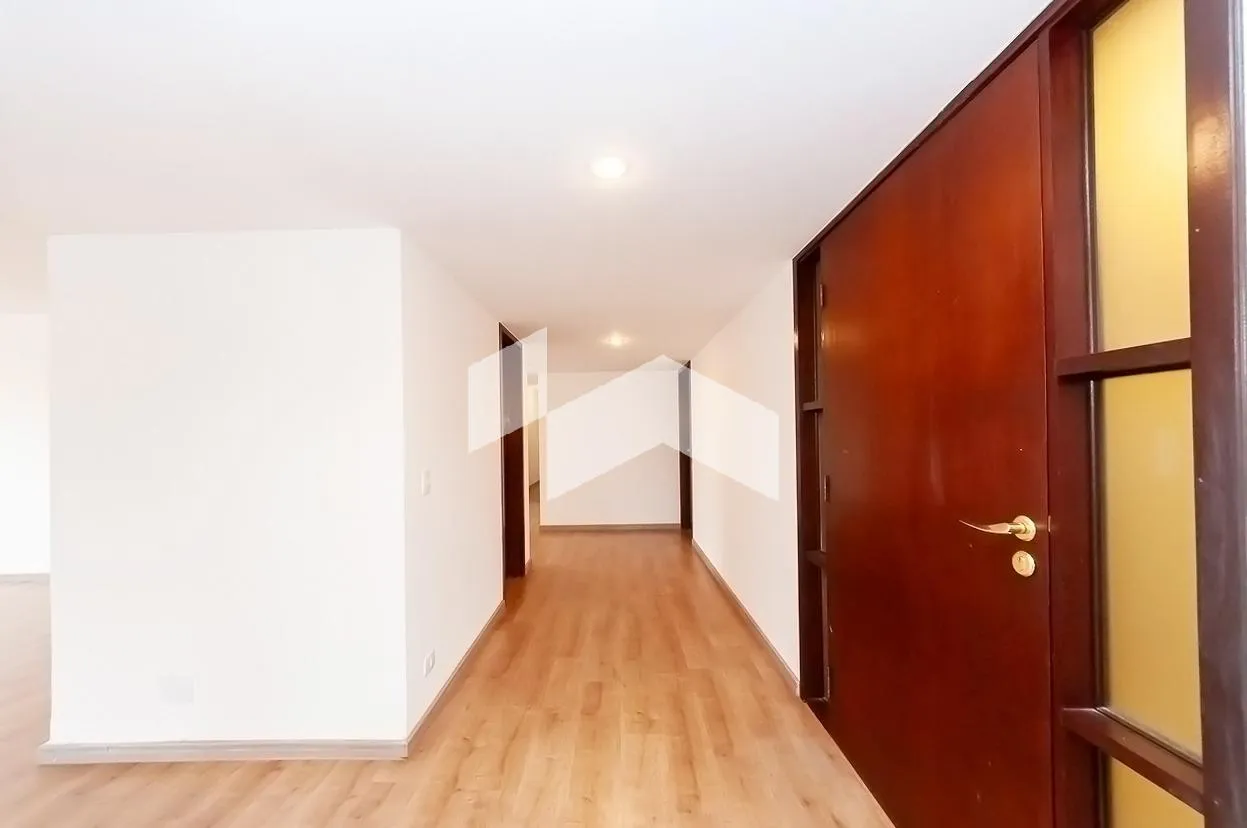380 m² apartment with private laundry area — photo 9