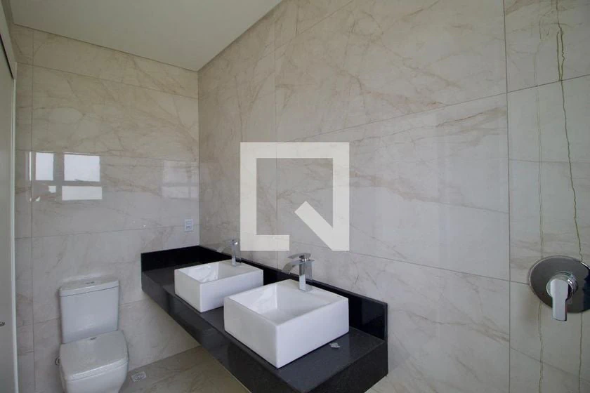 4-bedroom house with a garden — photo 10
