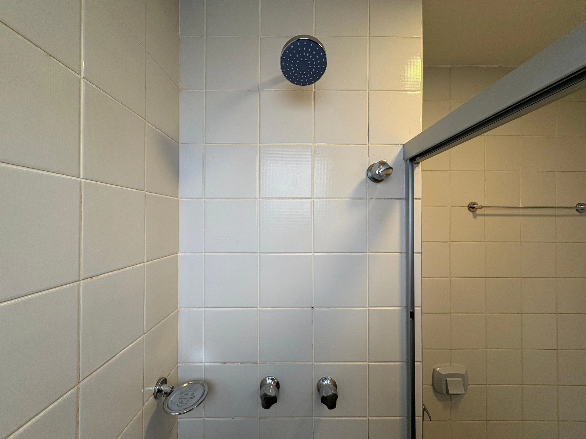 2-bedroom apartment with a glass-enclosed balcony — photo 26