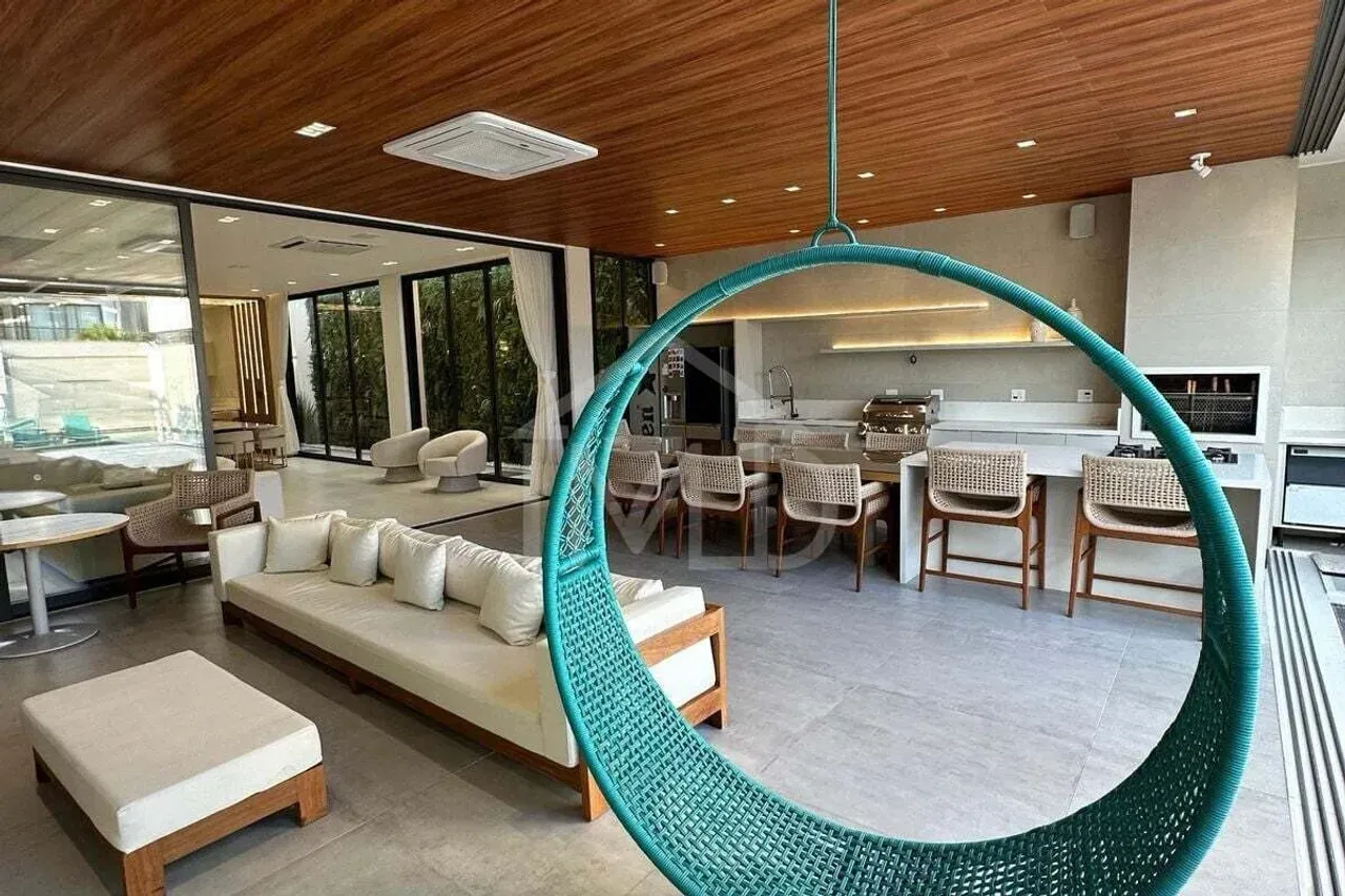 Furnished house with 4 bedrooms and 600 m² — photo 11