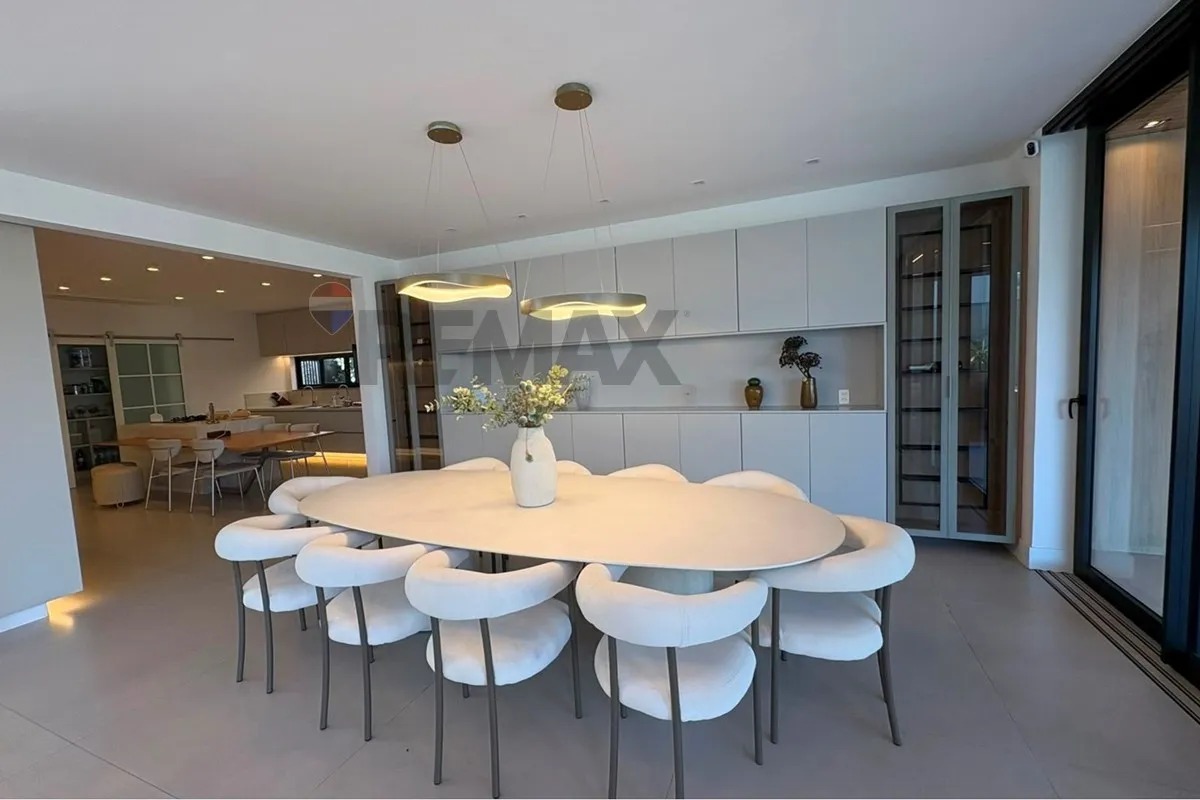 Furnished house with 5 en-suite bedrooms and private BBQ — photo 5