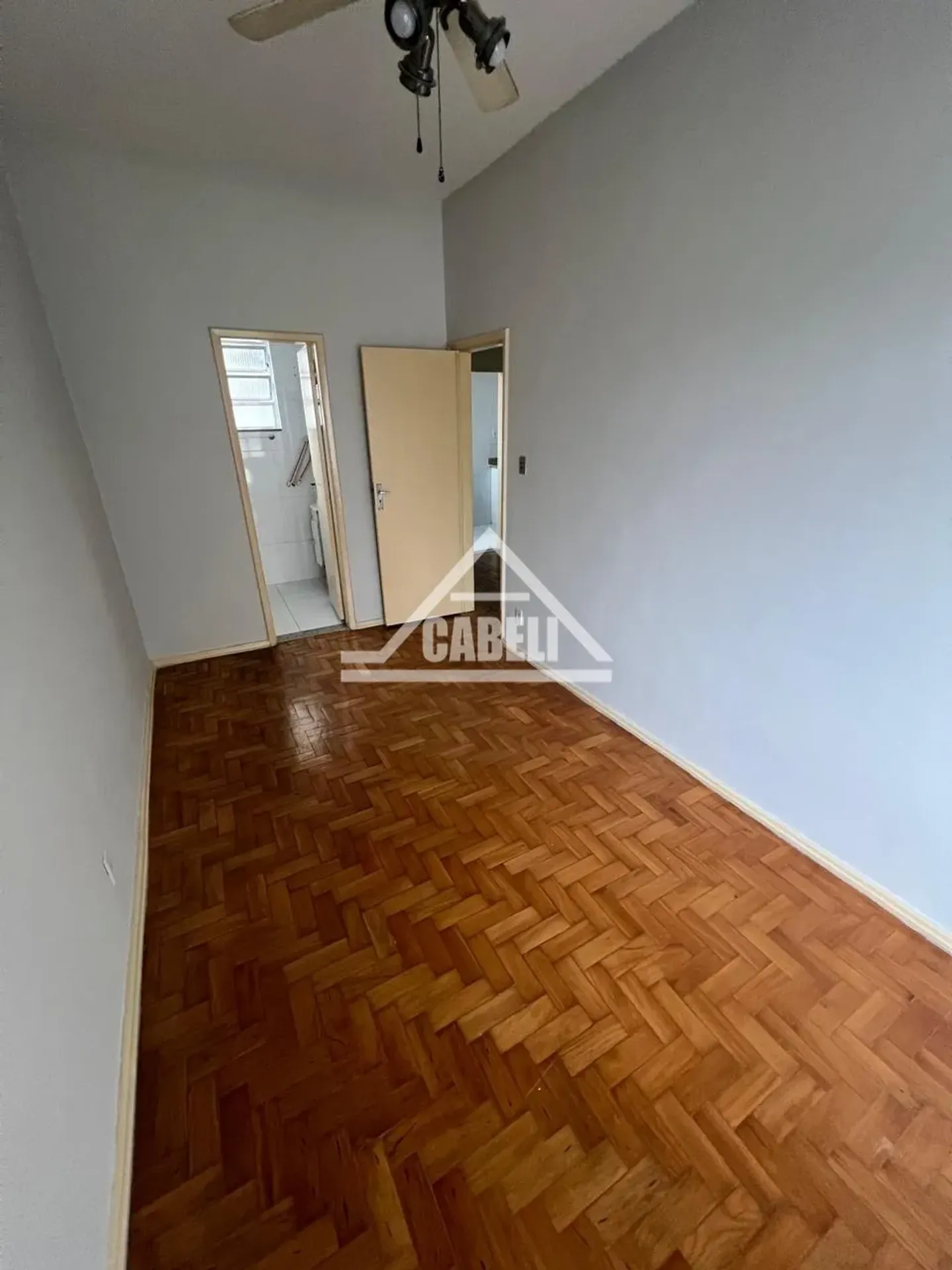 Apartment on the 5th floor with wood or laminate floors — photo 6
