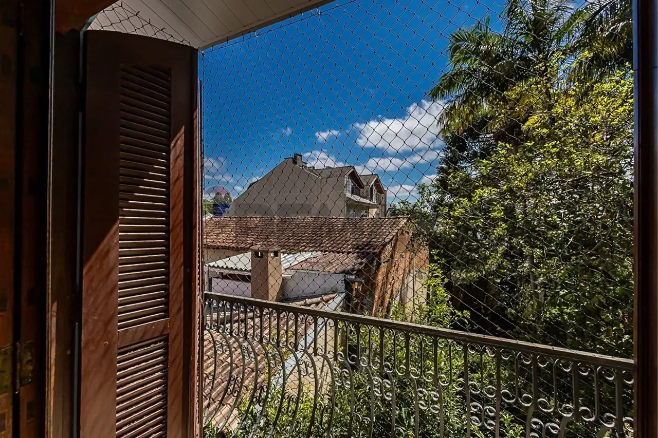 House with 3 bedrooms, 1 en-suite and private garden 309 m² — photo 42