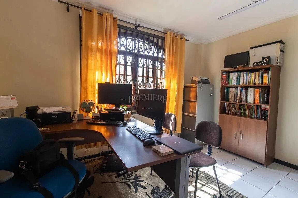 Furnished house with desk area and 6 bedrooms — photo 8