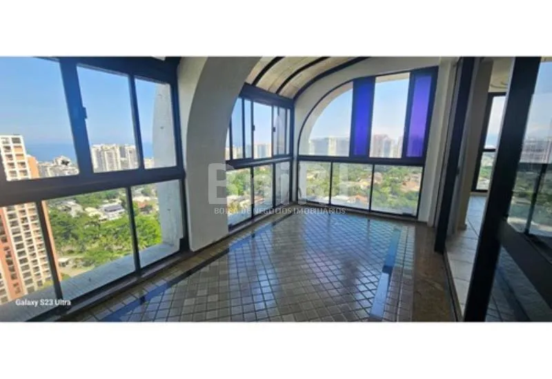 3-bedroom apartment with a glassed-in balcony — photo 8