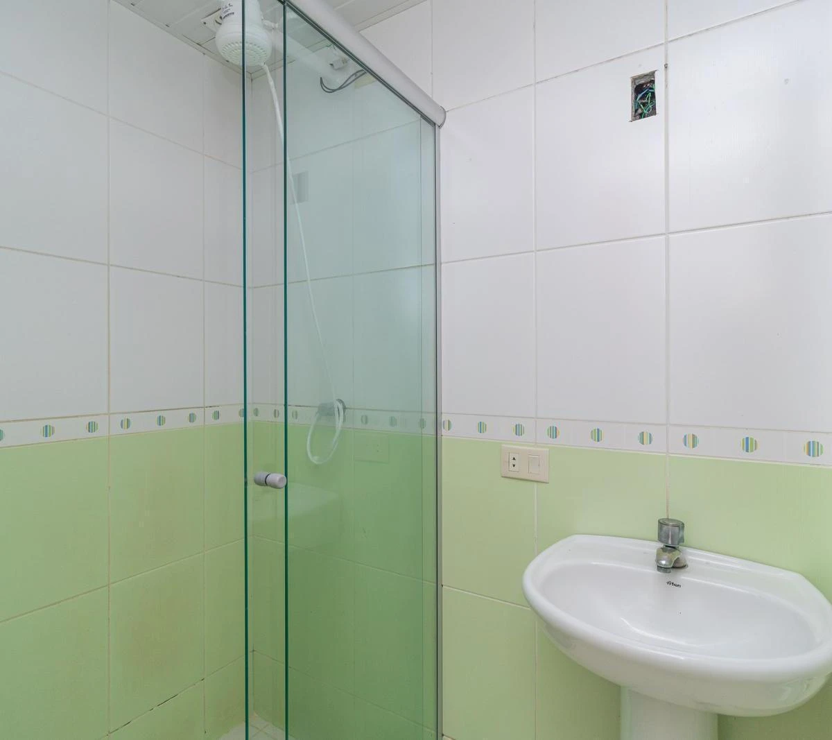 2-bedroom apartment with wood or laminate floors in Curitiba — photo 24
