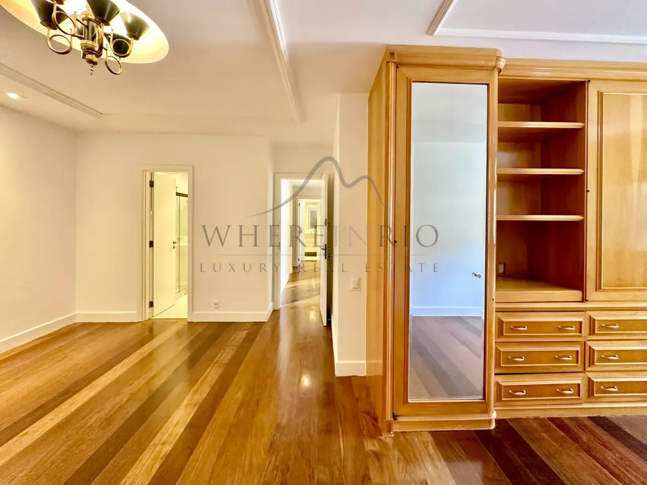 Apartment with air conditioning and 4 bedrooms — photo 13