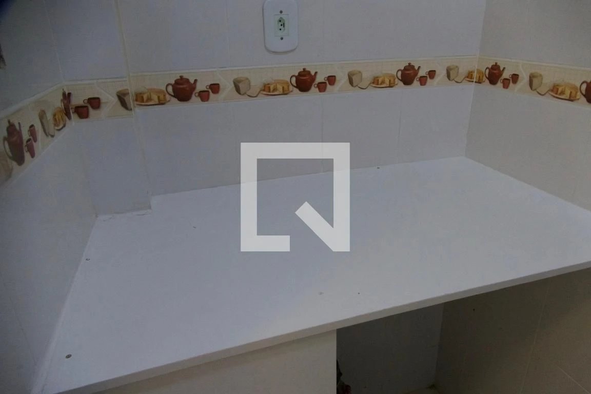 Unfurnished 1-bedroom apartment with a separate kitchen — photo 9
