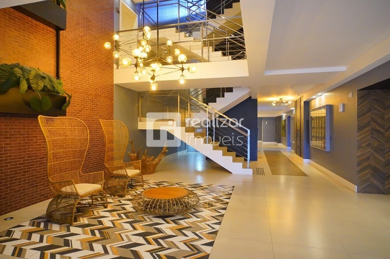 One-bedroom apartment in a building with a gym — photo 11