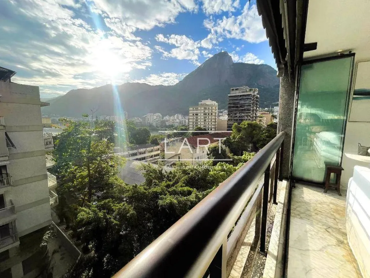 4-bedroom penthouse-style home with 324 m² kitchen — photo 13