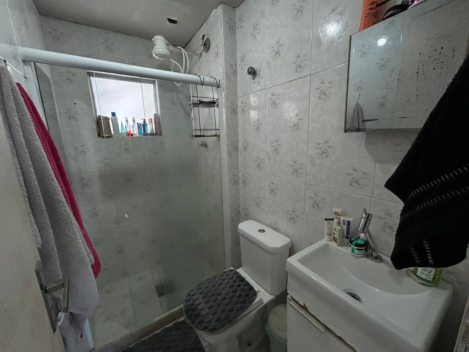 Furnished 2-bedroom apartment with building party room — photo 24