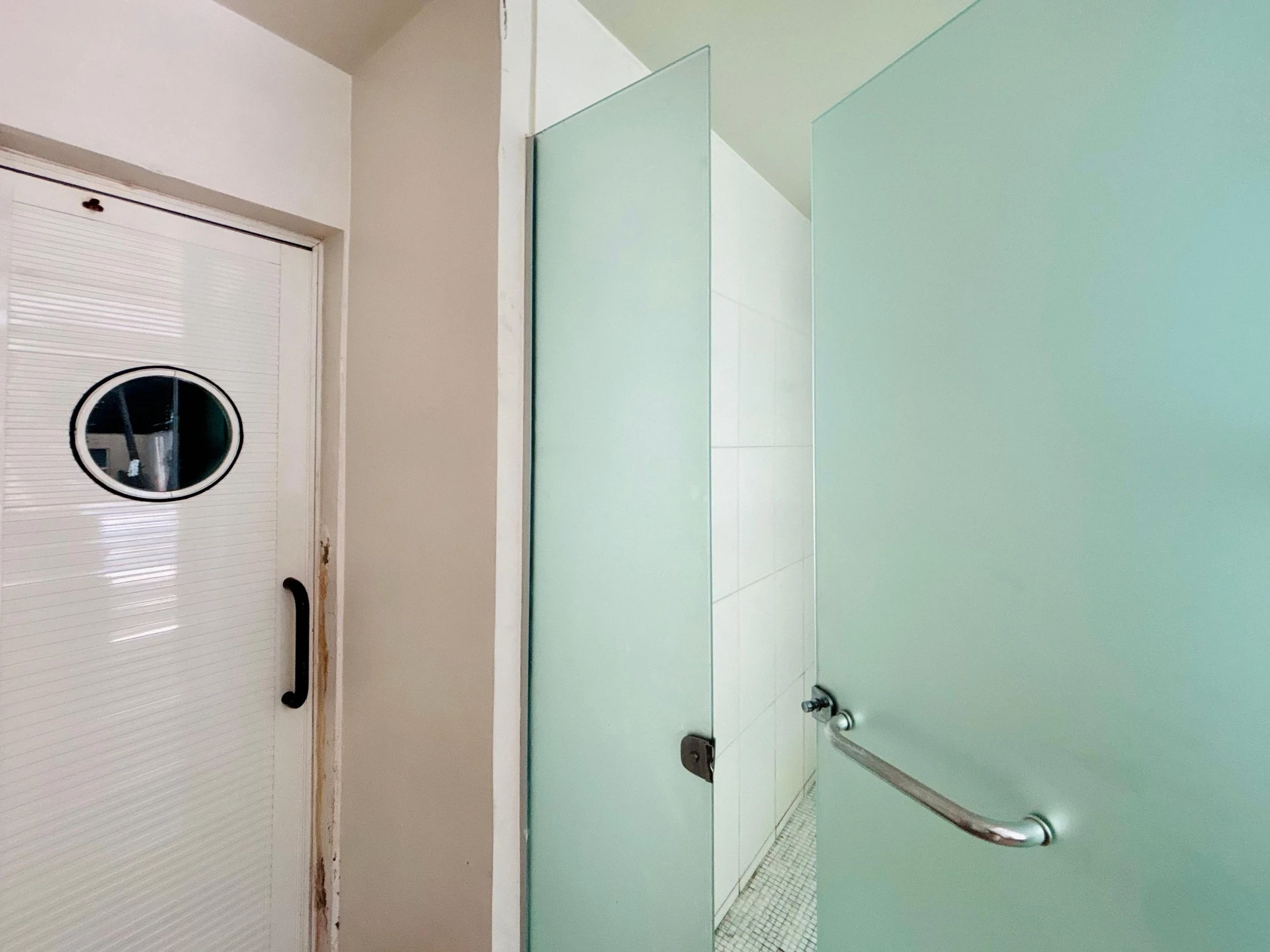 3-bedroom apartment in a building with a sauna — photo 36