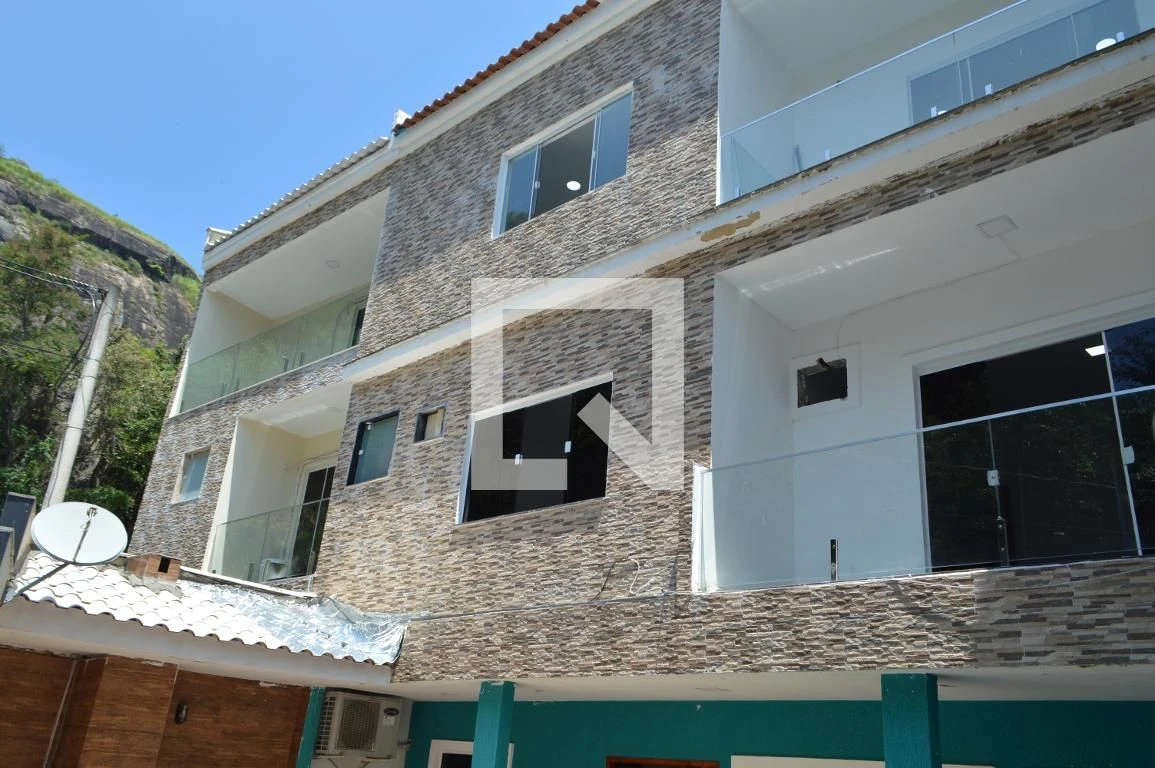 Casa de 3 quartos com janelas do piso ao teto — photo 86