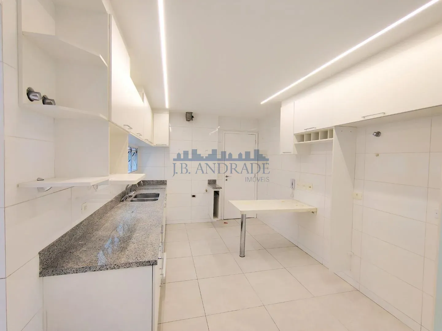 Apartamento com 4 quartos e varanda envidraçada — photo 23