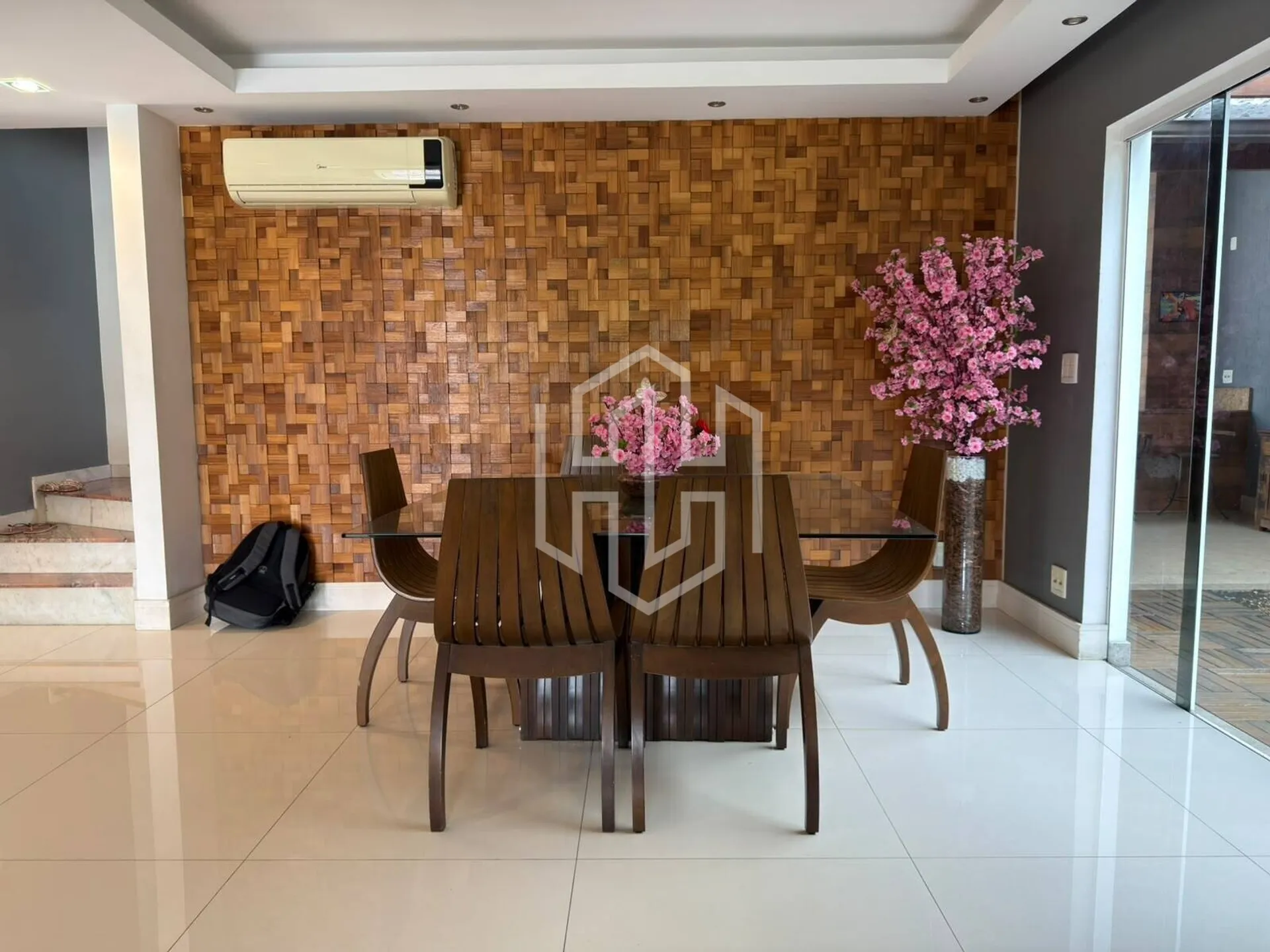 Балкон з грилем та 5 спалень: будинок 450 м² — photo 6