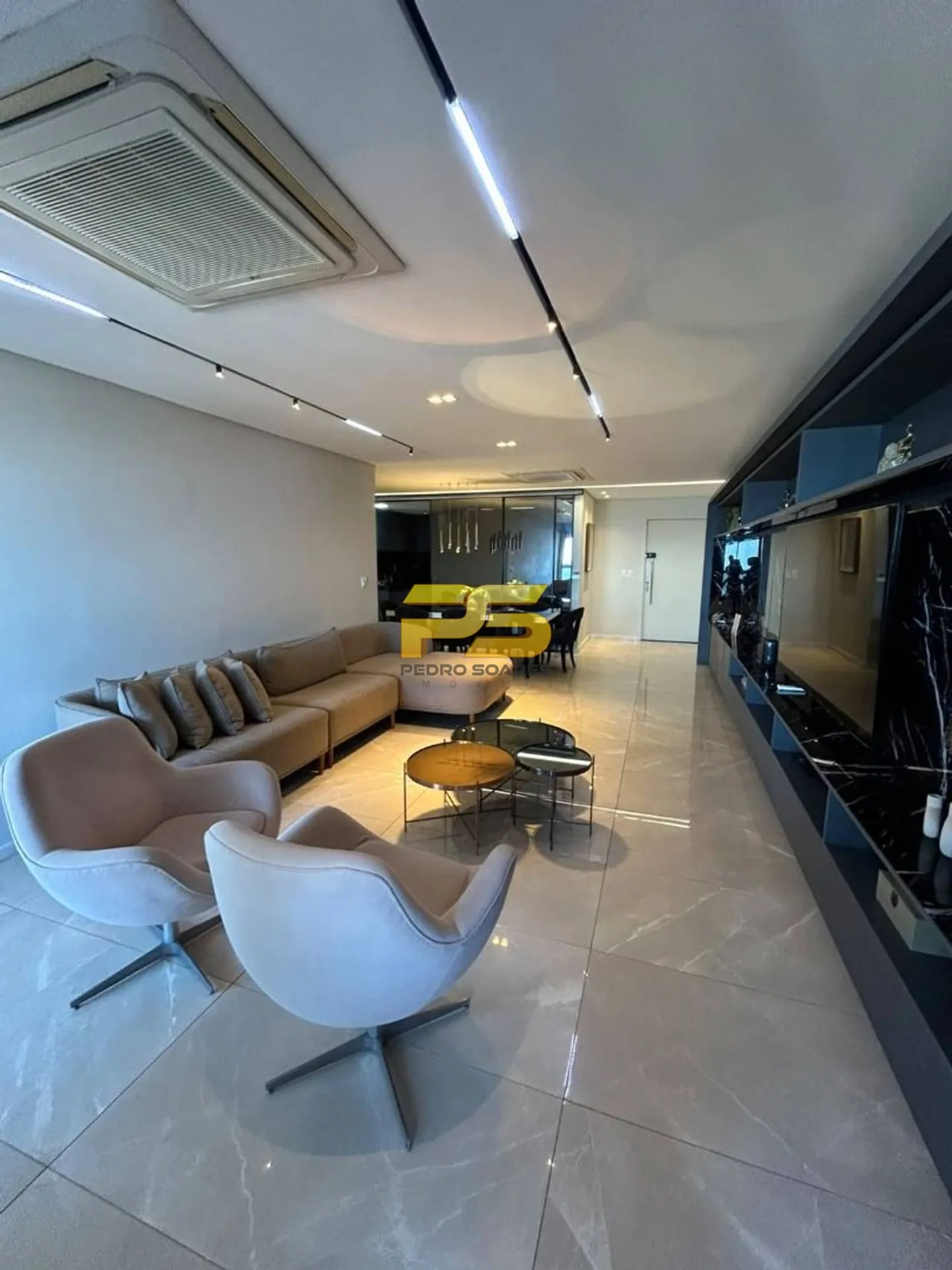 3-bedroom apartment with a water view — photo 8
