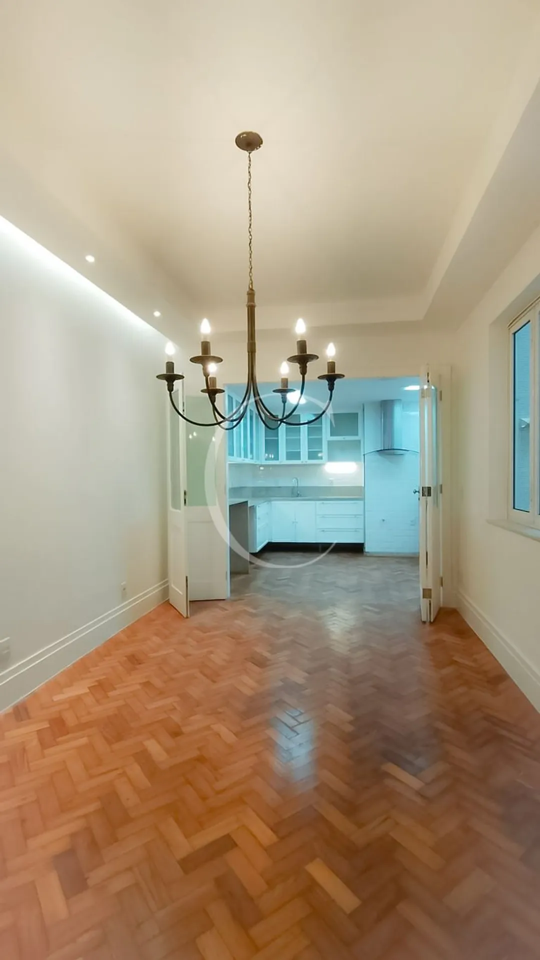 Unfurnished 180 m² apartment with 4 en-suite bedrooms — photo 8