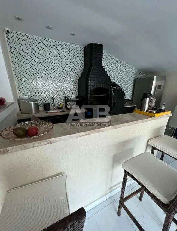Furnished triplex house with 260 m² and private BBQ area — photo 2