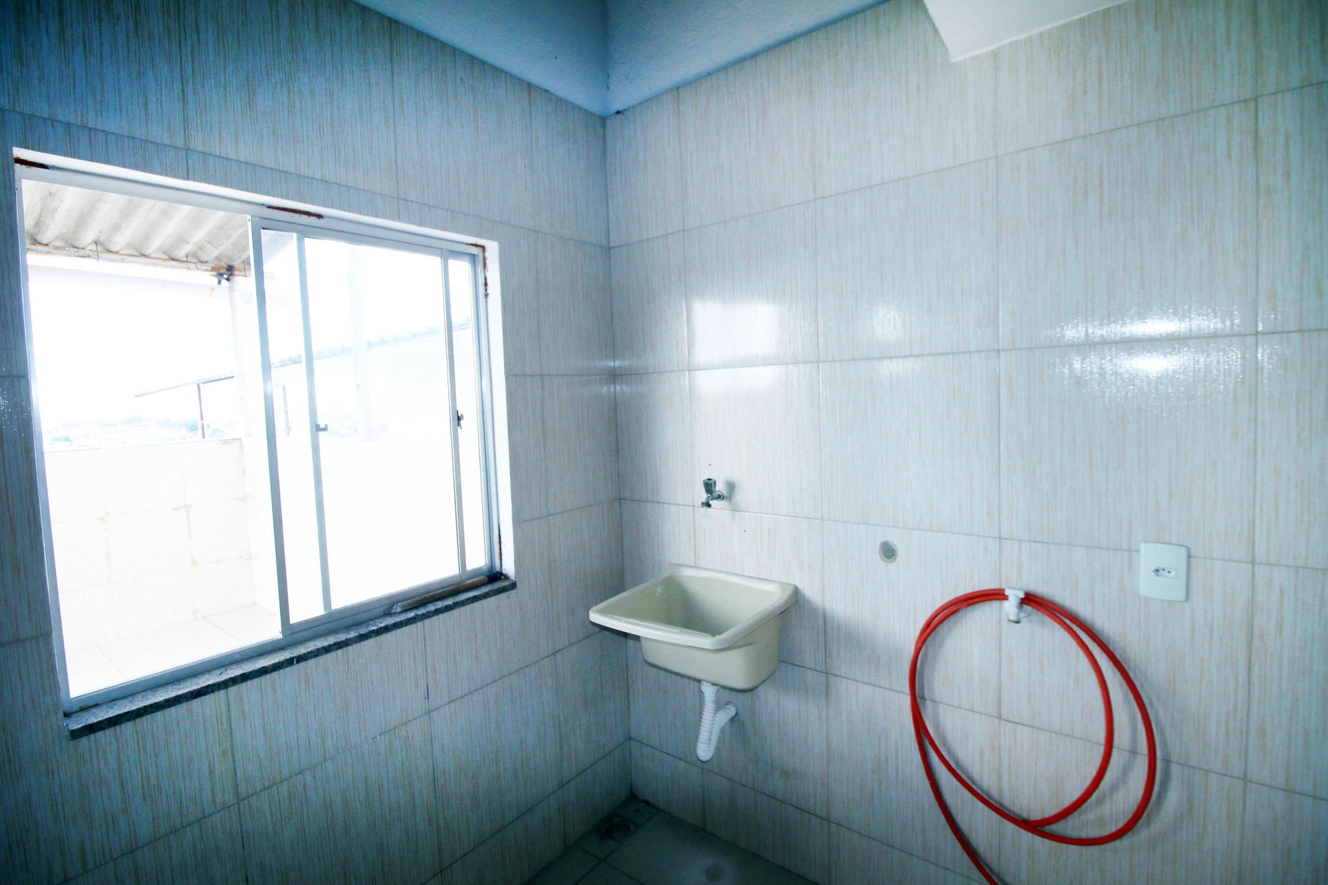 House with 2 bedrooms and 2 bathrooms plus parking — photo 13