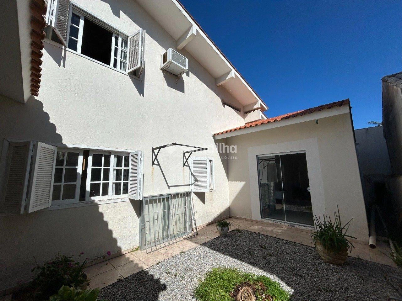 Casa de 300 m² con bañera y balcón gourmet — photo 20