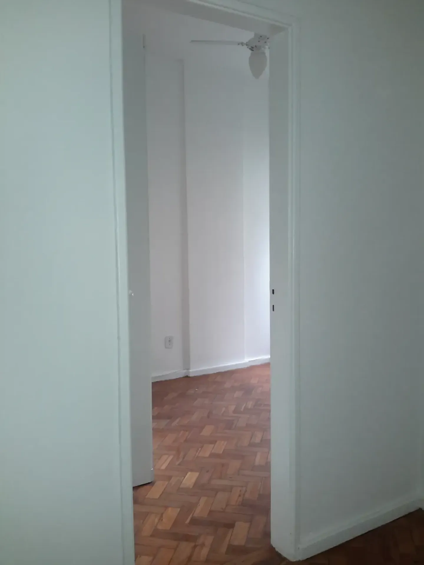 Дерев'яна підлога або ламінат та 1 спальня: квартира 38 м² — photo 27
