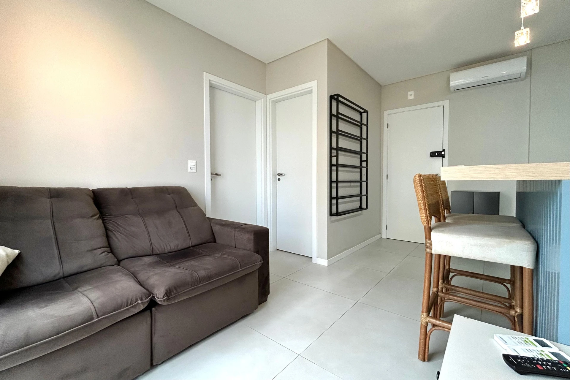 One-bedroom apartment in a building with a pool — photo 19
