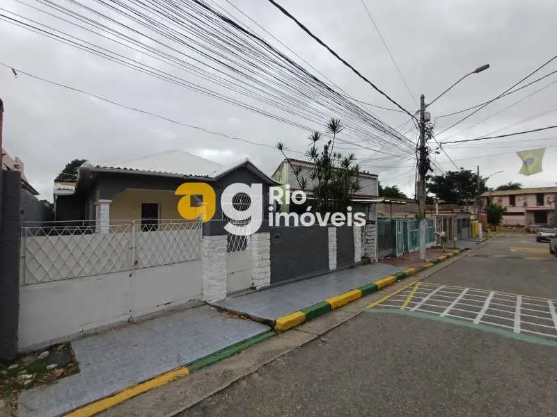 Casa de rua com 3 quartos, 2 banheiros e 100 m² — photo 21