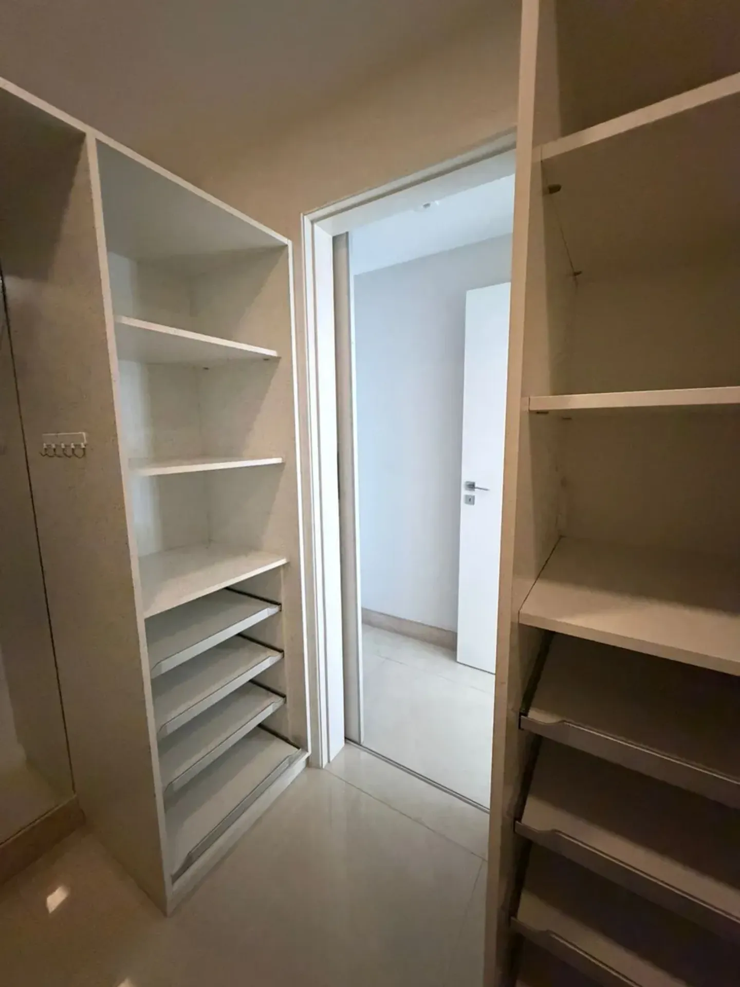 Rental house with 4 bedrooms, 5 baths and 360 m² — photo 29