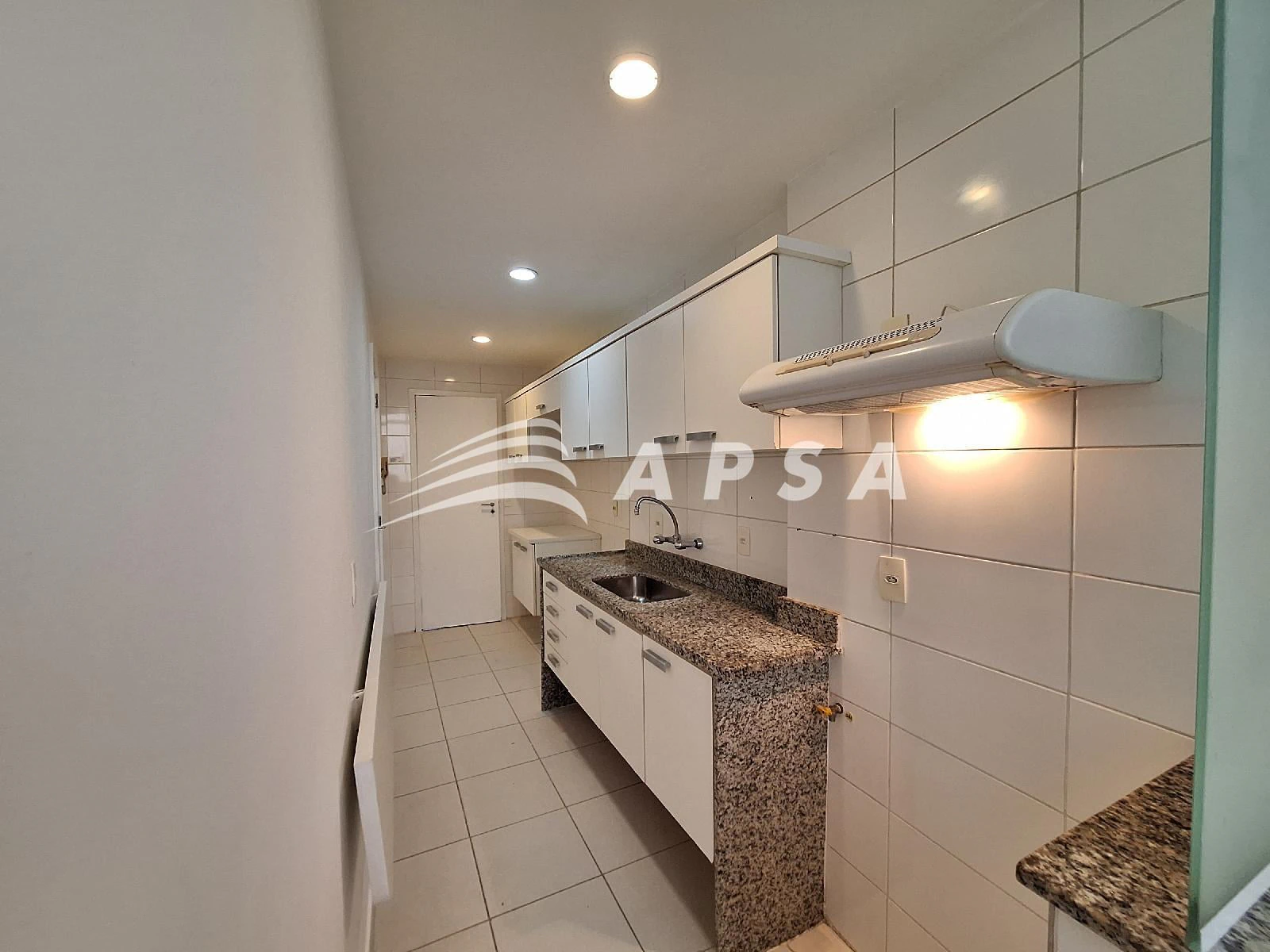 2-bedroom apartment with a mountain view — photo 6