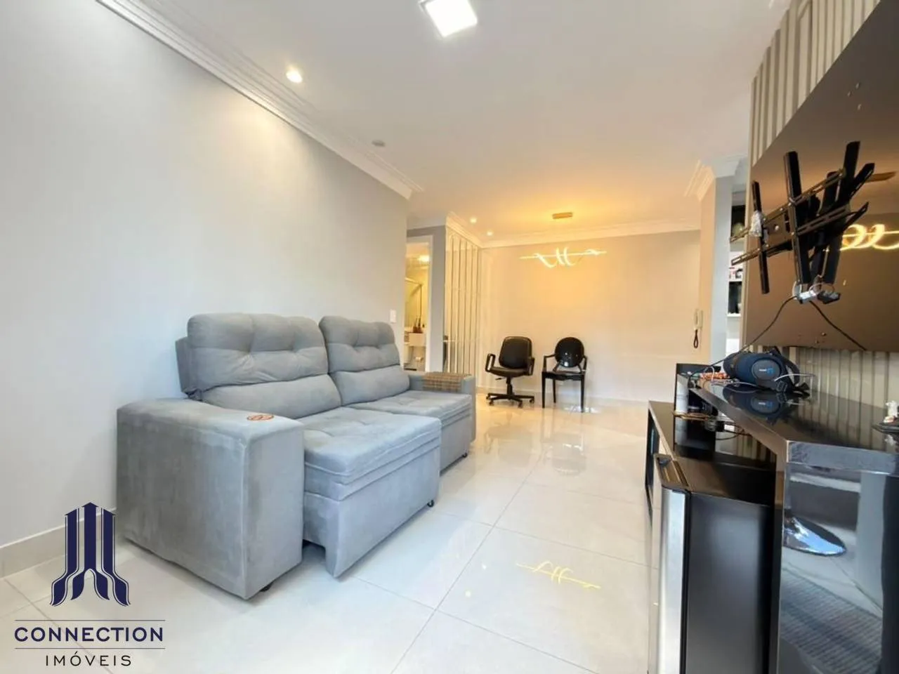 Apartment on the 3rd floor with a glass-enclosed balcony — photo 7